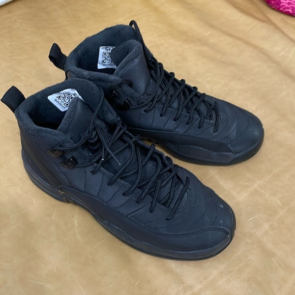 NIKE Youth Air Jordan 12 Retro Winter Athletic Shoes Size 7Y In Black